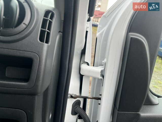 Білий Рено Мастєр, об'ємом двигуна 2.3 л та пробігом 296 тис. км за 14600 $, фото 36 на Automoto.ua