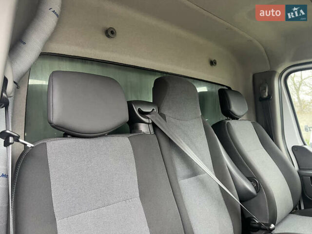 Білий Рено Мастєр, об'ємом двигуна 2.3 л та пробігом 296 тис. км за 14600 $, фото 1 на Automoto.ua