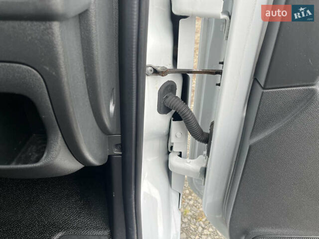 Білий Рено Мастєр, об'ємом двигуна 2.3 л та пробігом 296 тис. км за 14600 $, фото 35 на Automoto.ua