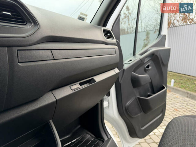 Белый Рено Мастер, объемом двигателя 2.3 л и пробегом 208 тыс. км за 20949 $, фото 38 на Automoto.ua