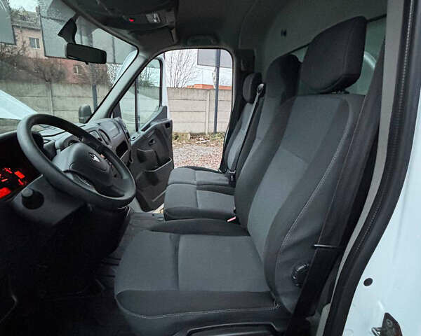 Белый Рено Мастер, объемом двигателя 2.3 л и пробегом 215 тыс. км за 19900 $, фото 9 на Automoto.ua