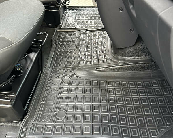 Білий Рено Мастєр, об'ємом двигуна 2.3 л та пробігом 334 тис. км за 22500 $, фото 63 на Automoto.ua