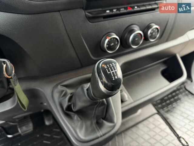 Белый Рено Мастер, объемом двигателя 2.3 л и пробегом 208 тыс. км за 20949 $, фото 33 на Automoto.ua