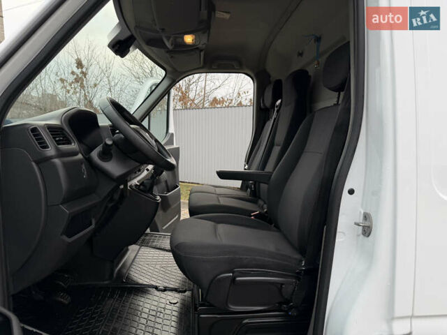 Белый Рено Мастер, объемом двигателя 2.3 л и пробегом 208 тыс. км за 20949 $, фото 21 на Automoto.ua