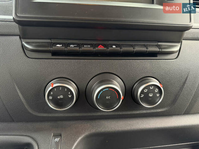 Белый Рено Мастер, объемом двигателя 2.3 л и пробегом 208 тыс. км за 20949 $, фото 34 на Automoto.ua