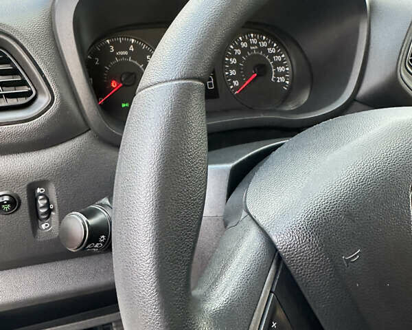 Білий Рено Мастєр, об'ємом двигуна 2.3 л та пробігом 334 тис. км за 22500 $, фото 48 на Automoto.ua