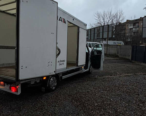 Белый Рено Мастер, объемом двигателя 2.3 л и пробегом 215 тыс. км за 19900 $, фото 4 на Automoto.ua