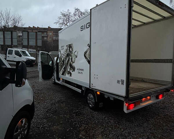 Белый Рено Мастер, объемом двигателя 2.3 л и пробегом 215 тыс. км за 19900 $, фото 3 на Automoto.ua