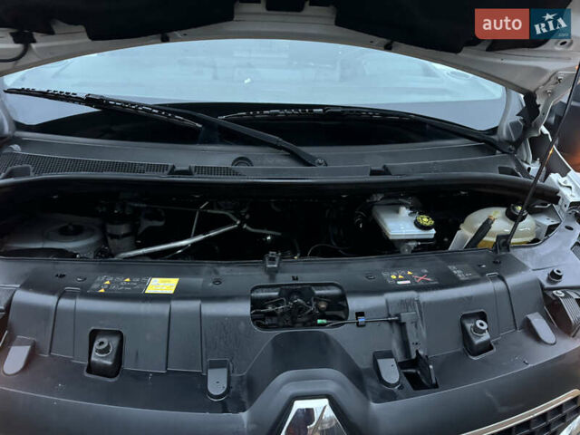 Белый Рено Мастер, объемом двигателя 2.3 л и пробегом 165 тыс. км за 26900 $, фото 47 на Automoto.ua