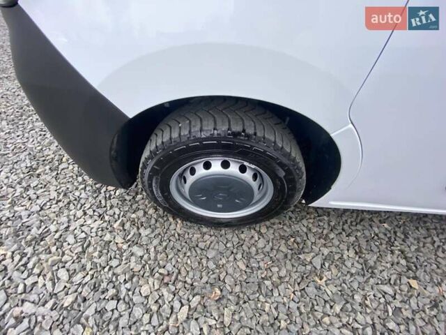 Белый Рено Мастер, объемом двигателя 2.3 л и пробегом 327 тыс. км за 22899 $, фото 51 на Automoto.ua