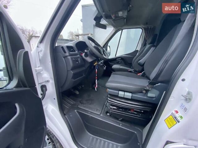Белый Рено Мастер, объемом двигателя 2.3 л и пробегом 327 тыс. км за 22899 $, фото 19 на Automoto.ua