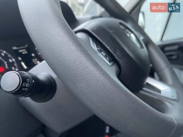 Белый Рено Мастер, объемом двигателя 2.3 л и пробегом 327 тыс. км за 22899 $, фото 22 на Automoto.ua