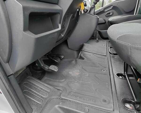 Белый Рено Мастер, объемом двигателя 2.3 л и пробегом 300 тыс. км за 22499 $, фото 42 на Automoto.ua