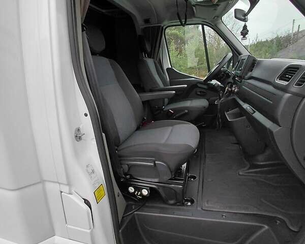 Белый Рено Мастер, объемом двигателя 2.3 л и пробегом 300 тыс. км за 22499 $, фото 37 на Automoto.ua