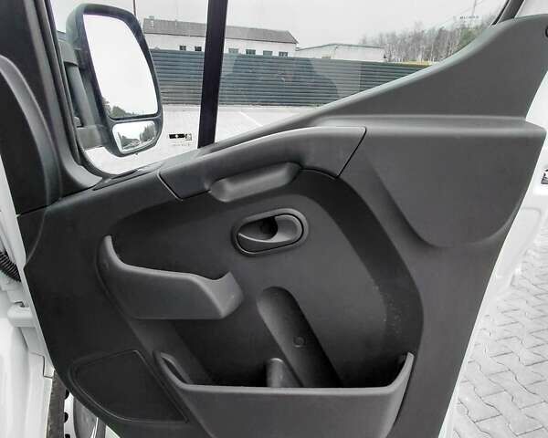 Белый Рено Мастер, объемом двигателя 2.3 л и пробегом 300 тыс. км за 22499 $, фото 39 на Automoto.ua