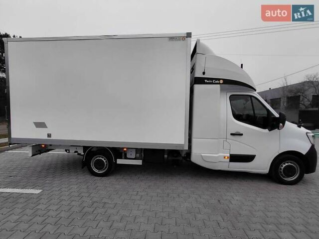 Белый Рено Мастер, объемом двигателя 2.3 л и пробегом 300 тыс. км за 22499 $, фото 3 на Automoto.ua