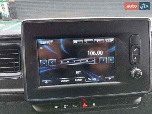 Белый Рено Мастер, объемом двигателя 2.3 л и пробегом 300 тыс. км за 22499 $, фото 56 на Automoto.ua