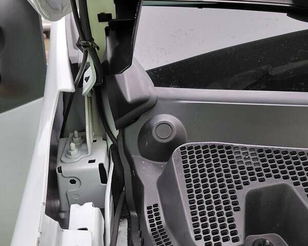 Белый Рено Мастер, объемом двигателя 2.3 л и пробегом 300 тыс. км за 22499 $, фото 88 на Automoto.ua