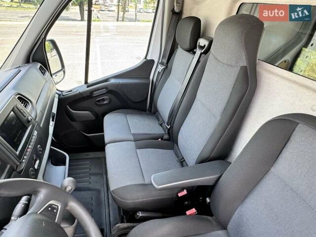 Белый Рено Мастер, объемом двигателя 2.3 л и пробегом 105 тыс. км за 23500 $, фото 4 на Automoto.ua