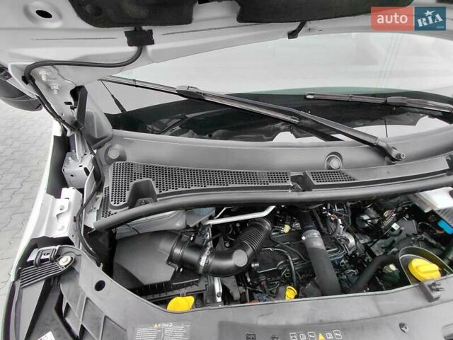 Білий Рено Мастєр, об'ємом двигуна 2.3 л та пробігом 402 тис. км за 21499 $, фото 31 на Automoto.ua