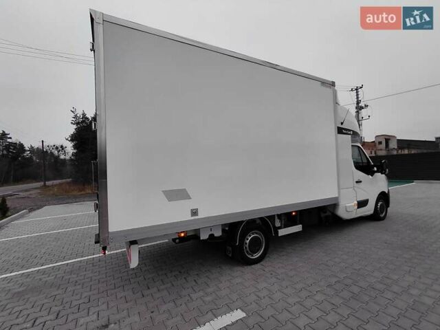 Белый Рено Мастер, объемом двигателя 2.3 л и пробегом 300 тыс. км за 22499 $, фото 4 на Automoto.ua