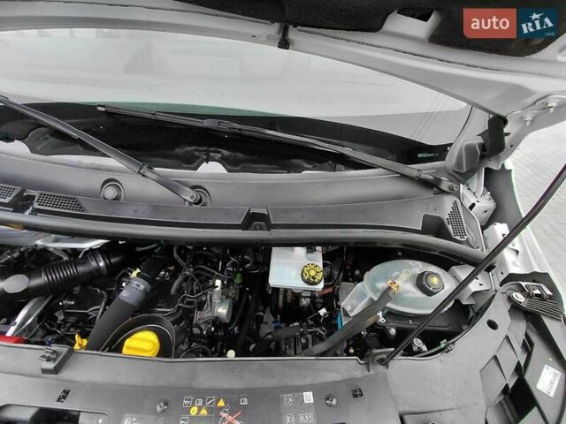 Белый Рено Мастер, объемом двигателя 2.3 л и пробегом 300 тыс. км за 22499 $, фото 28 на Automoto.ua