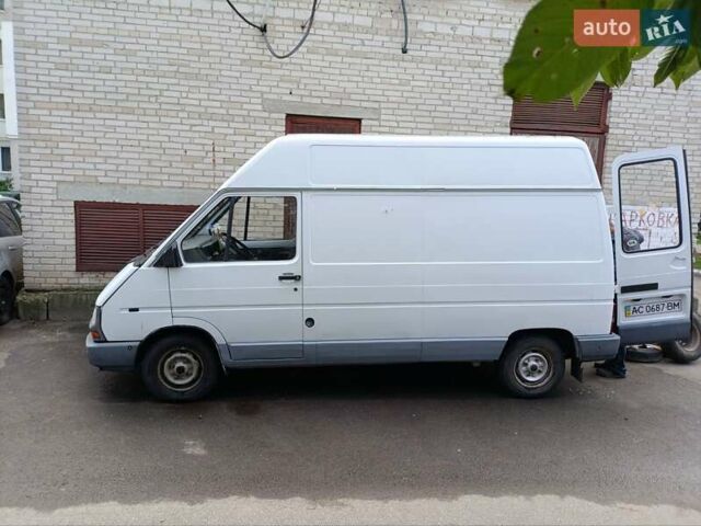 Білий Рено Мастєр, об'ємом двигуна 2.2 л та пробігом 350 тис. км за 1950 $, фото 2 на Automoto.ua