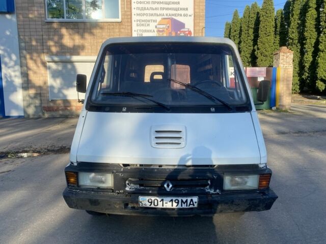 Білий Рено Мастєр, об'ємом двигуна 2.5 л та пробігом 300 тис. км за 999 $, фото 1 на Automoto.ua