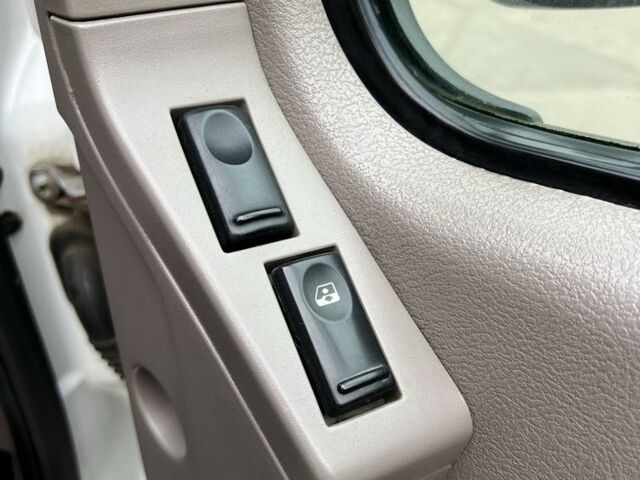 Белый Рено Мастер, объемом двигателя 2.8 л и пробегом 230 тыс. км за 5800 $, фото 20 на Automoto.ua