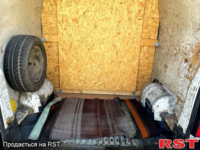 Белый Рено Мастер, объемом двигателя 2.8 л и пробегом 400 тыс. км за 4700 $, фото 1 на Automoto.ua