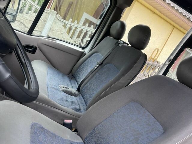 Белый Рено Мастер, объемом двигателя 2.8 л и пробегом 310 тыс. км за 4550 $, фото 11 на Automoto.ua