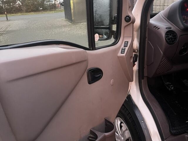 Білий Рено Мастєр, об'ємом двигуна 2.5 л та пробігом 435 тис. км за 4150 $, фото 6 на Automoto.ua