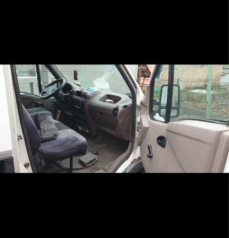 Белый Рено Мастер, объемом двигателя 1.9 л и пробегом 500 тыс. км за 200 $, фото 2 на Automoto.ua