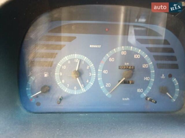 Белый Рено Мастер, объемом двигателя 2.46 л и пробегом 703 тыс. км за 4999 $, фото 3 на Automoto.ua