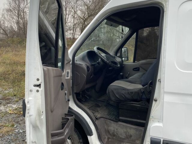 Белый Рено Мастер, объемом двигателя 2.5 л и пробегом 400 тыс. км за 4400 $, фото 4 на Automoto.ua