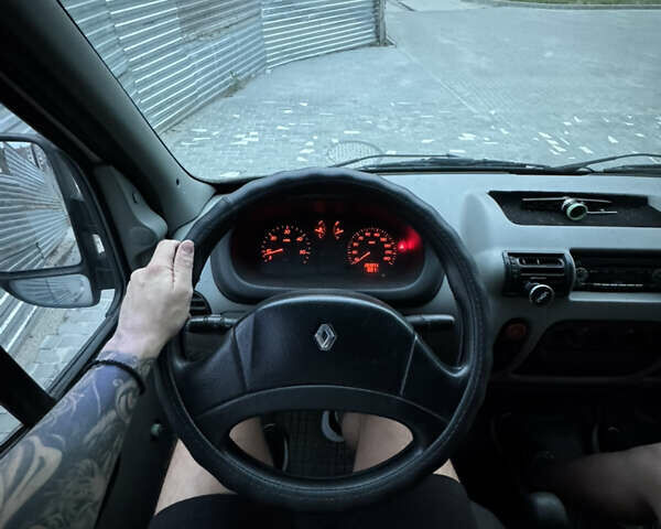 Білий Рено Мастєр, об'ємом двигуна 2.2 л та пробігом 283 тис. км за 3050 $, фото 24 на Automoto.ua