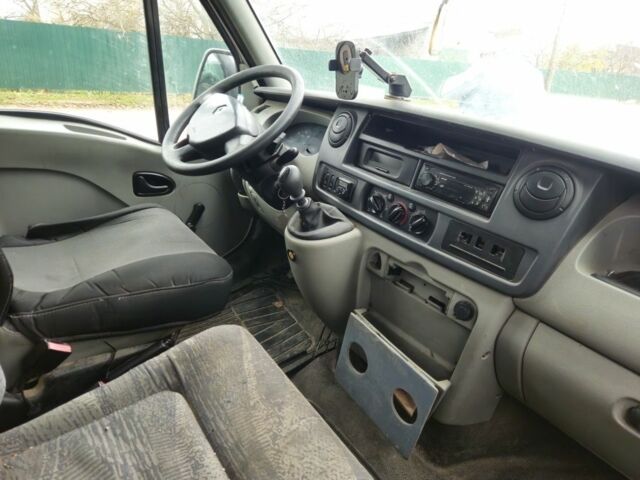 Белый Рено Мастер, объемом двигателя 2.5 л и пробегом 350 тыс. км за 2700 $, фото 7 на Automoto.ua