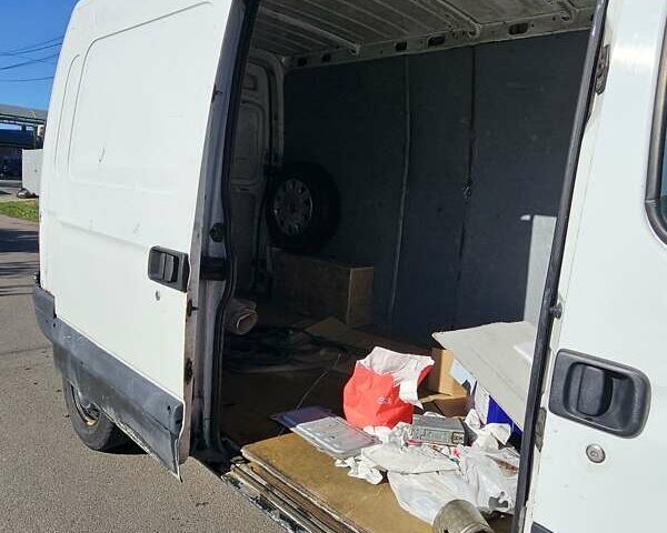 Белый Рено Мастер, объемом двигателя 2.46 л и пробегом 350 тыс. км за 3600 $, фото 7 на Automoto.ua