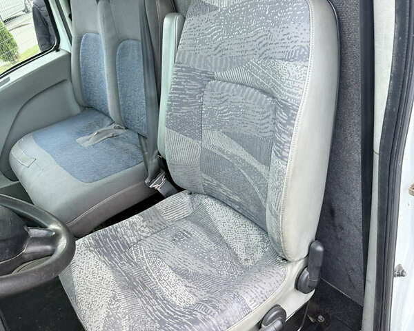 Белый Рено Мастер, объемом двигателя 2.46 л и пробегом 336 тыс. км за 5999 $, фото 10 на Automoto.ua