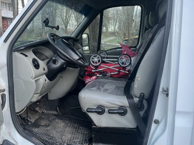 Белый Рено Мастер, объемом двигателя 2.5 л и пробегом 630 тыс. км за 4600 $, фото 1 на Automoto.ua