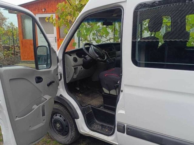 Белый Рено Мастер, объемом двигателя 2.5 л и пробегом 434 тыс. км за 7000 $, фото 4 на Automoto.ua