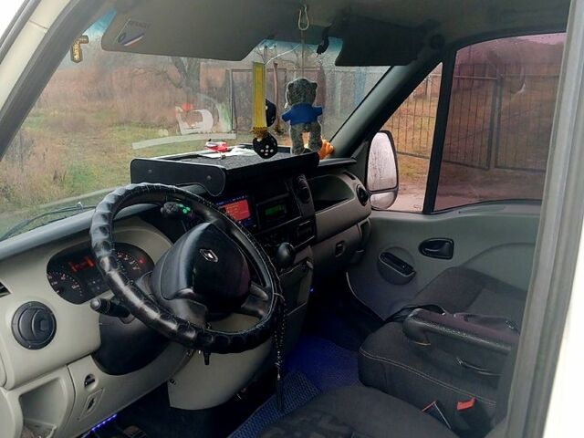 Белый Рено Мастер, объемом двигателя 2.5 л и пробегом 650 тыс. км за 7500 $, фото 4 на Automoto.ua