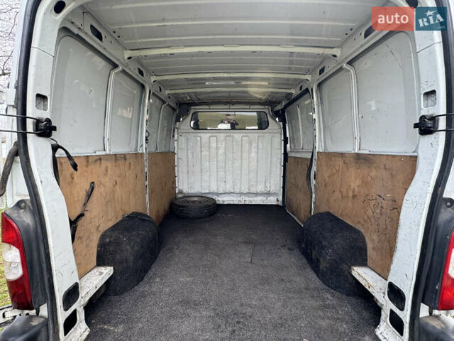 Білий Рено Мастєр, об'ємом двигуна 2.5 л та пробігом 300 тис. км за 4400 $, фото 16 на Automoto.ua