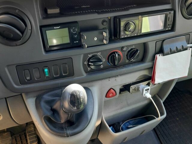 Белый Рено Мастер, объемом двигателя 2.5 л и пробегом 300 тыс. км за 5900 $, фото 4 на Automoto.ua