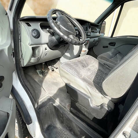 Белый Рено Мастер, объемом двигателя 2.46 л и пробегом 500 тыс. км за 6800 $, фото 5 на Automoto.ua