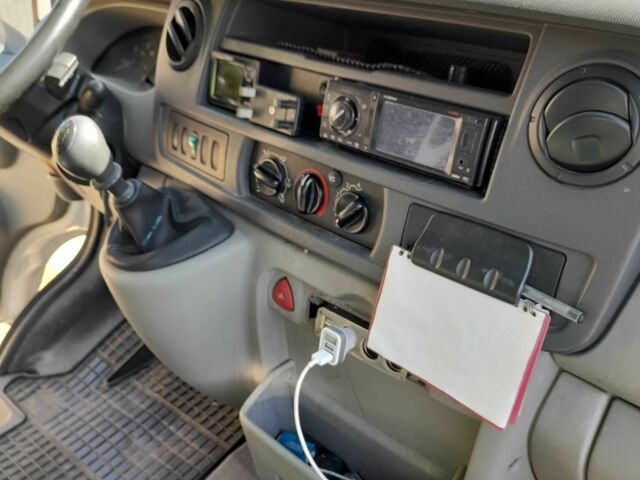 Белый Рено Мастер, объемом двигателя 2.5 л и пробегом 300 тыс. км за 5900 $, фото 7 на Automoto.ua