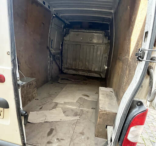 Белый Рено Мастер, объемом двигателя 2.46 л и пробегом 500 тыс. км за 6800 $, фото 3 на Automoto.ua