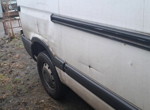 Белый Рено Мастер, объемом двигателя 2.5 л и пробегом 533 тыс. км за 4500 $, фото 5 на Automoto.ua