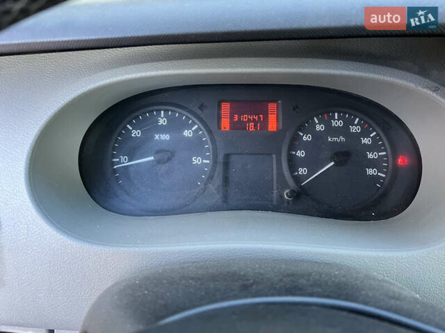 Білий Рено Мастєр, об'ємом двигуна 2.5 л та пробігом 310 тис. км за 6800 $, фото 12 на Automoto.ua