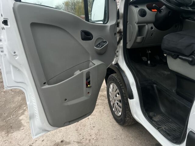 Белый Рено Мастер, объемом двигателя 2.5 л и пробегом 378 тыс. км за 6999 $, фото 11 на Automoto.ua